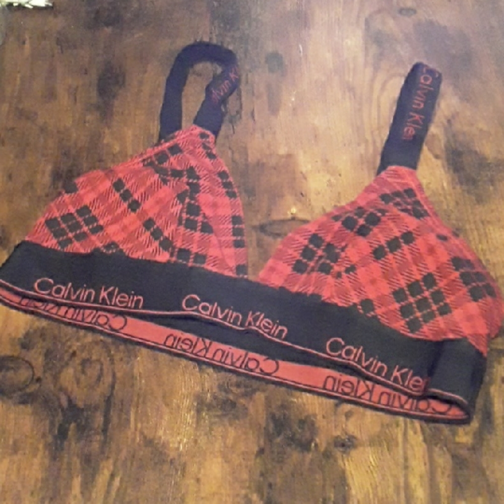 NWOT Calvin Klein Medium Red Plaid Sporty Sexy Unpadded Wirefree Comfy Bra
